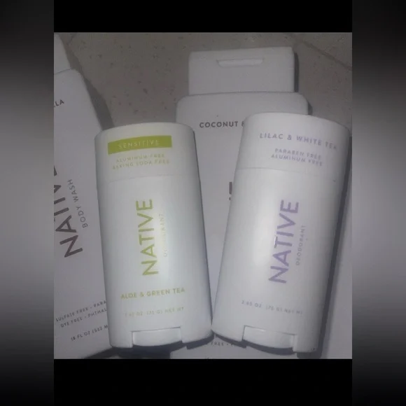 Native Deodorant & body wash bundle - Picture 4 of 4